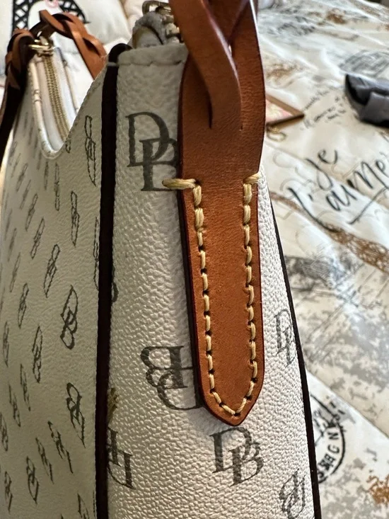 EUC! Dooney & Bourke Tracy Crossbody with Brown Trim and Strap - Picture 11 of 13